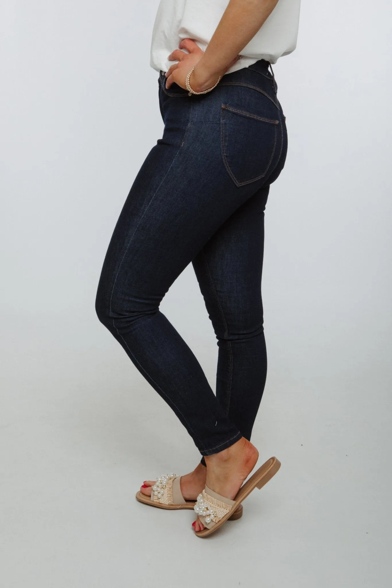 Cindy Bum Lift Jeans In Dark Wash