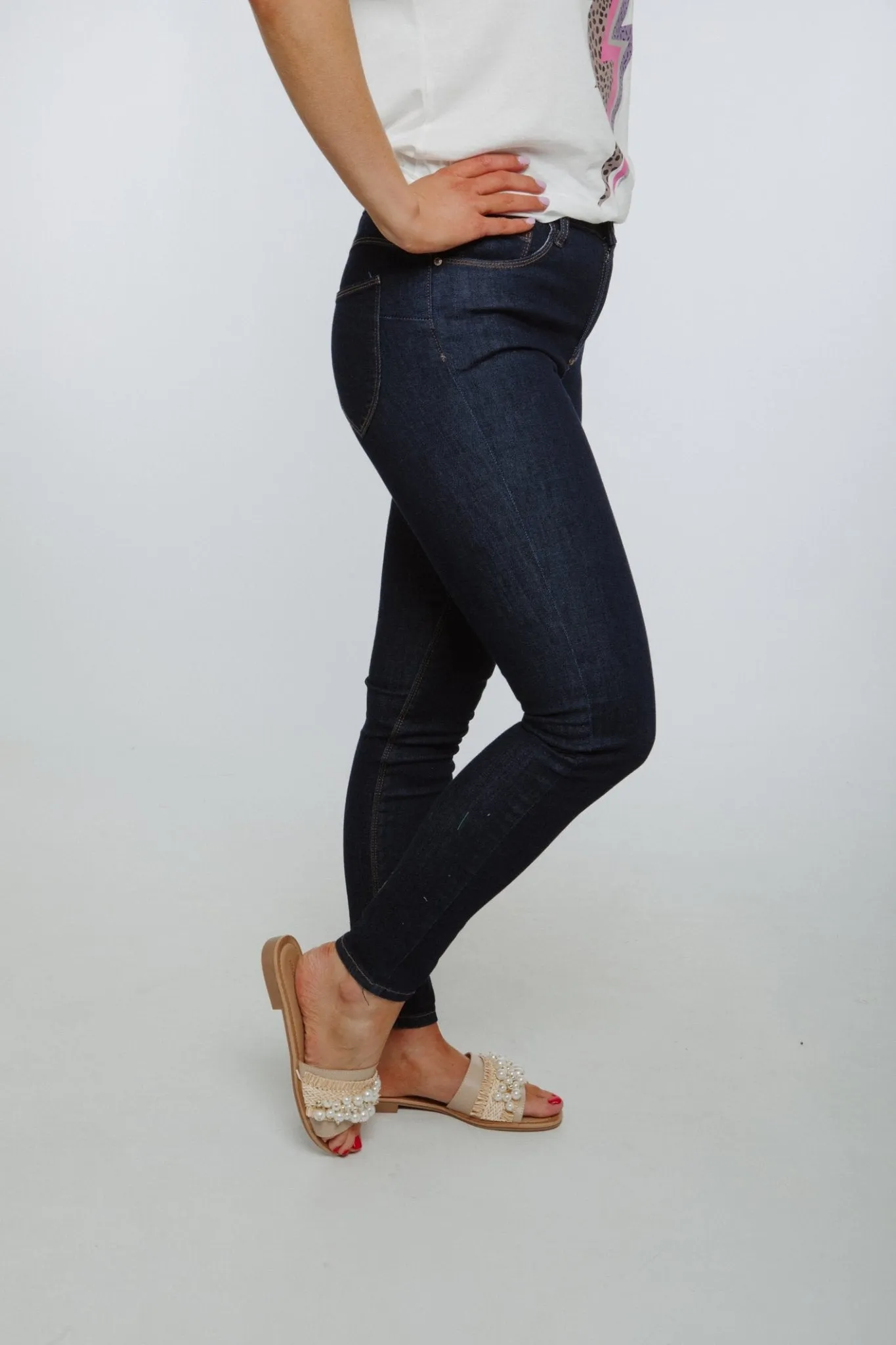 Cindy Bum Lift Jeans In Dark Wash